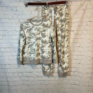 Old Navy Camo Pajamas size XL new with tags